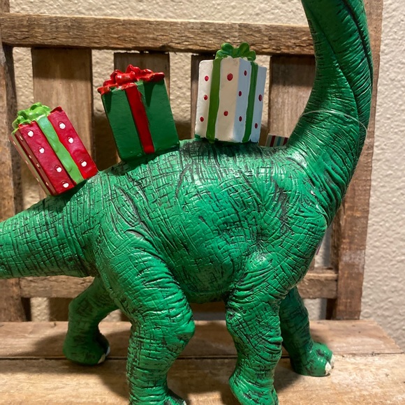 Christmas Dinosaur Figure, Large Resin Brachiosaurus With Christmas Presents - Picture 6 of 16